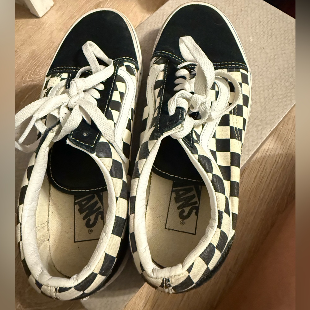 Canvas Sneakers in Black and White size 9 WMS